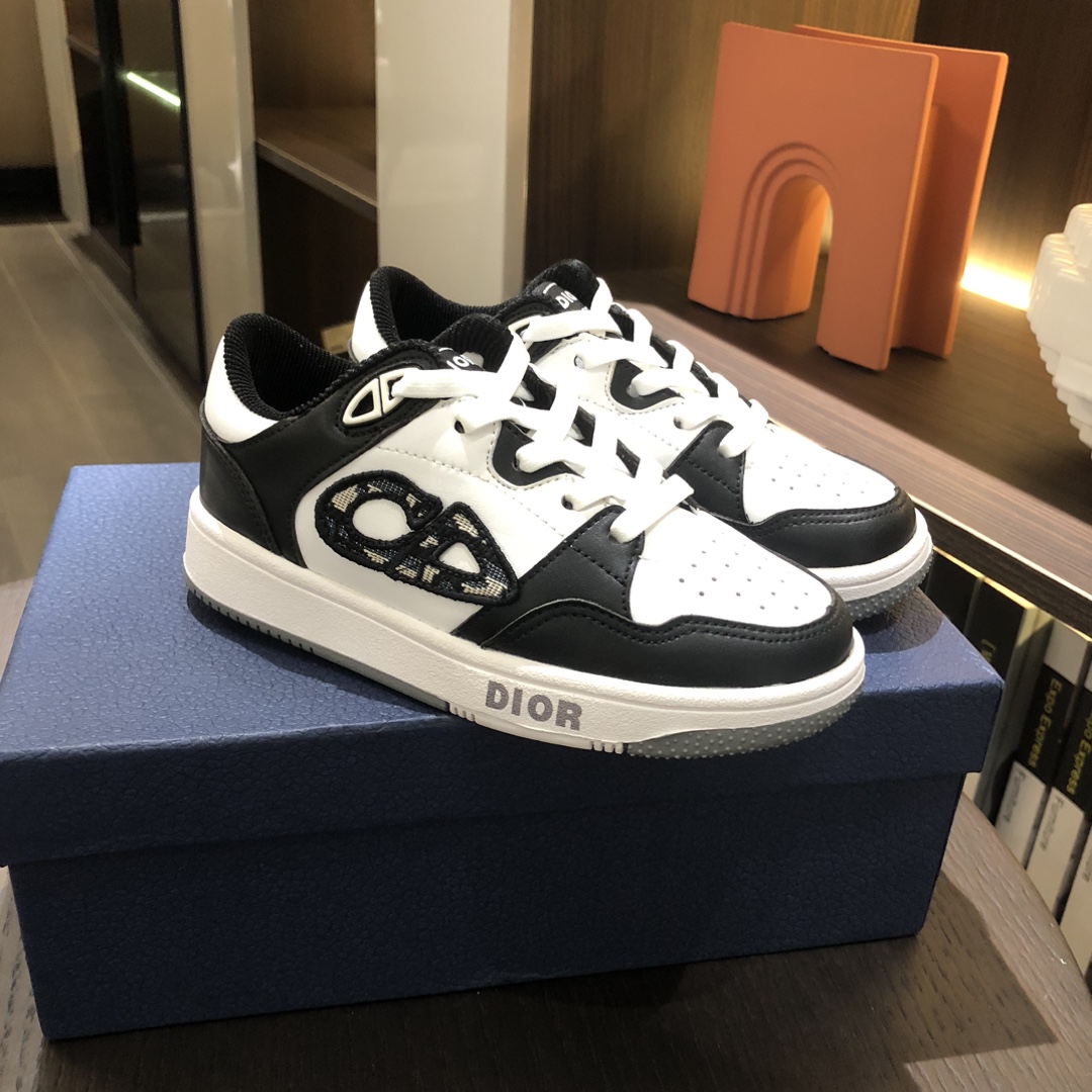 Children's shoes child